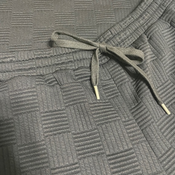 Black Boutique Textured Sleeveless Top and Shorts Set - Picture 4 of 7